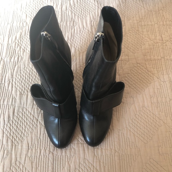 Valentino Garavani leather black ankle boots with bow size EU 38 US 7.5 - Picture 6 of 17